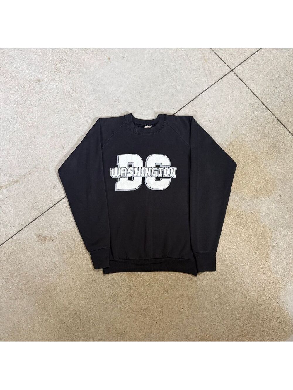Vintage 90s Washington DC Sweatshirt XL Fruit of the Loom Black Raglan